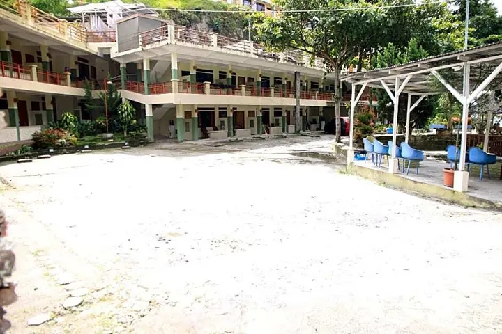 Озеро Тоба: Pandu Lakeside Parapat Hotel