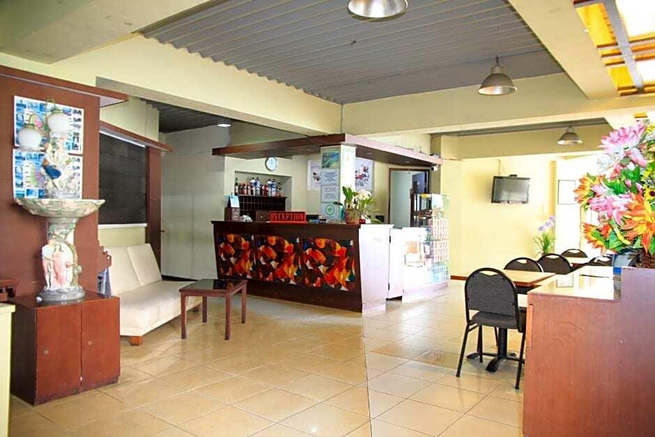 Озеро Тоба: Pandu Lakeside Parapat Hotel