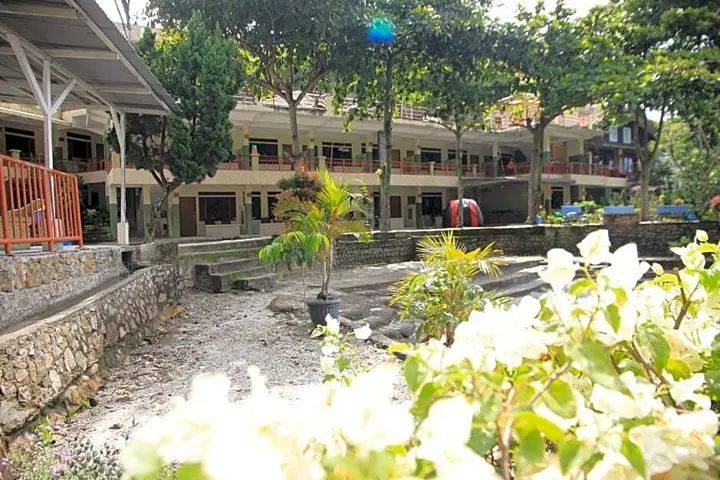 Озеро Тоба: Pandu Lakeside Parapat Hotel