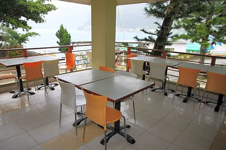 Озеро Тоба: Pandu Lakeside Parapat Hotel
