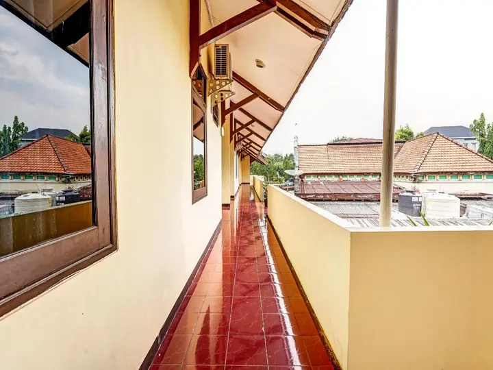 Сурабая: OYO 90937 Wisma Tamu Syariah