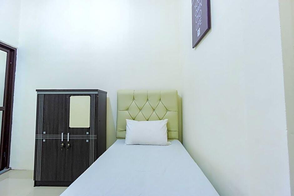 Депок: OYO Life 2866 Kost Syahira
