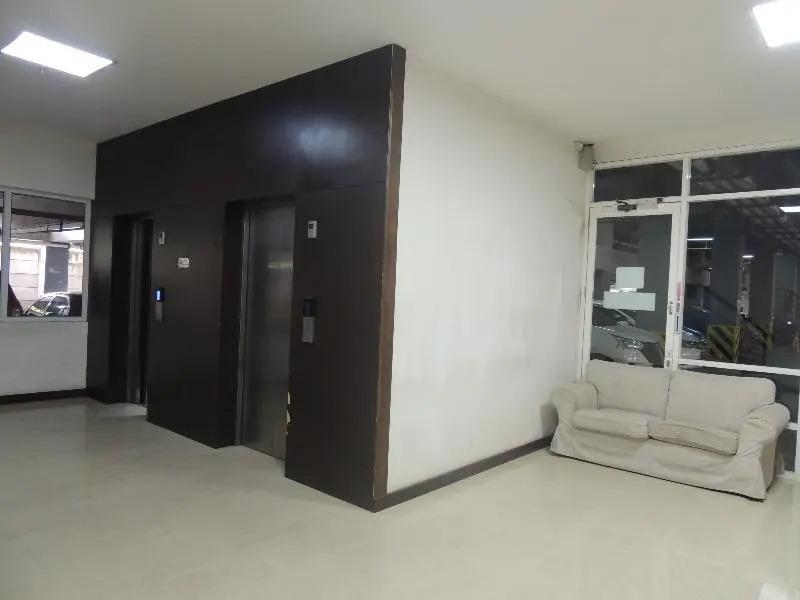 Депок: Studio Room at V Apartment by ZUZU