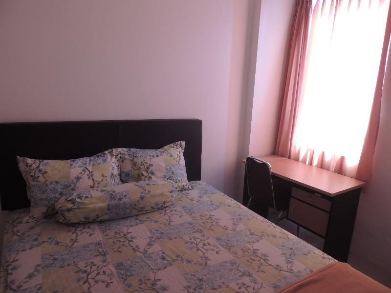Депок: Studio Room at V Apartment by ZUZU
