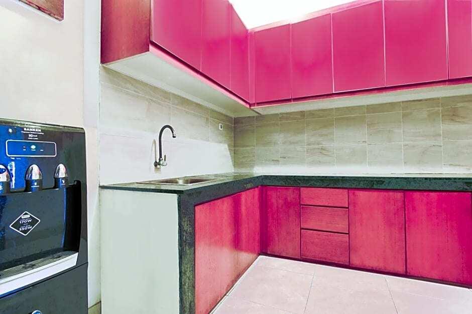 Депок: OYO Life 3451 Kost Shavero