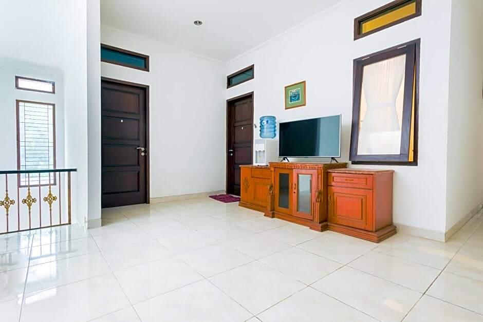 Депок: OYO Life 3451 Kost Shavero