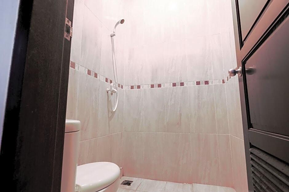 Депок: OYO Life 3451 Kost Shavero