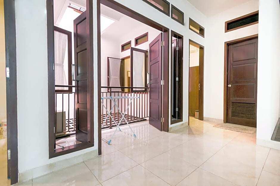Депок: OYO Life 3451 Kost Shavero