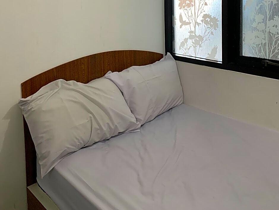 Сурабая: OYO Life 3082 Kost Putri Wonorejo