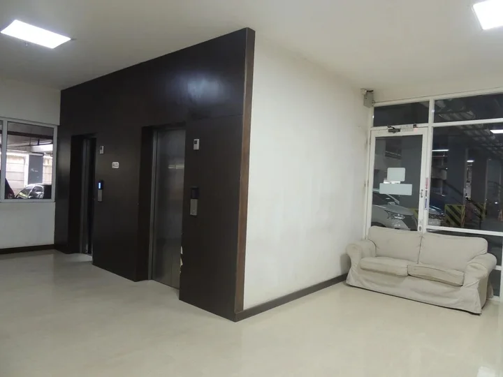 Депок: Studio Room At V Apartment