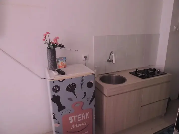 Депок: Studio Room At V Apartment