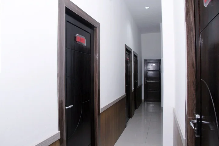 Палу: OYO 861 R Four Hotel