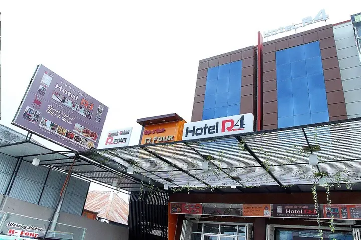 Палу: OYO 861 R Four Hotel