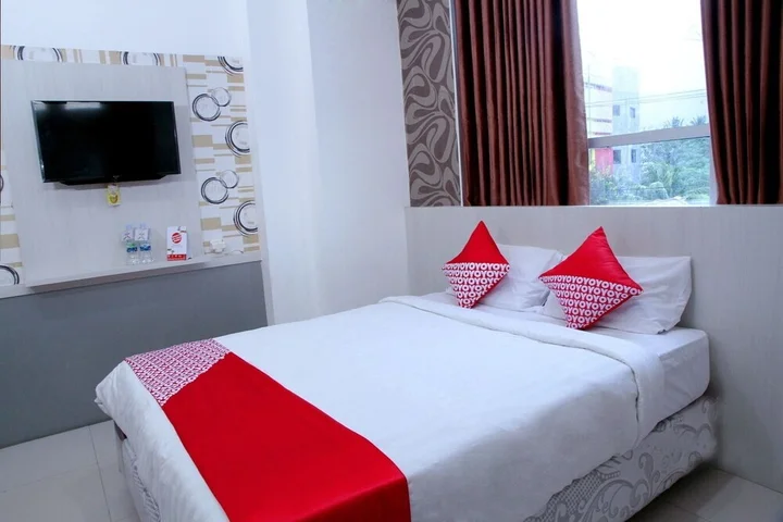 Палу: OYO 861 R Four Hotel