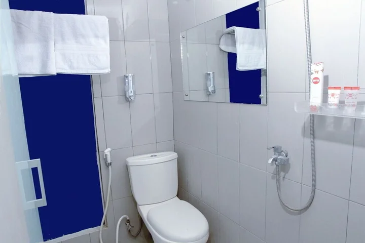 Палу: OYO 861 R Four Hotel