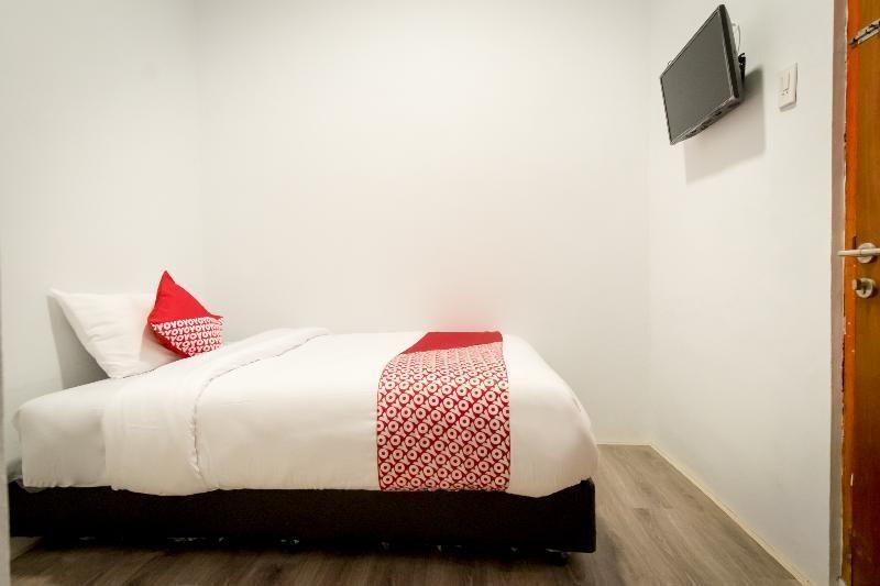 Медан: 835 Metropolitan Home Stay