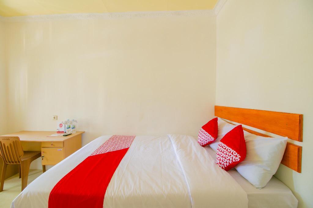 Сисолок: OYO 921 Hotel Ratu Pantai