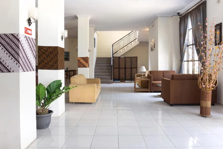 Маланг: OYO 3803 Hotel Wonojati Syariah Malang