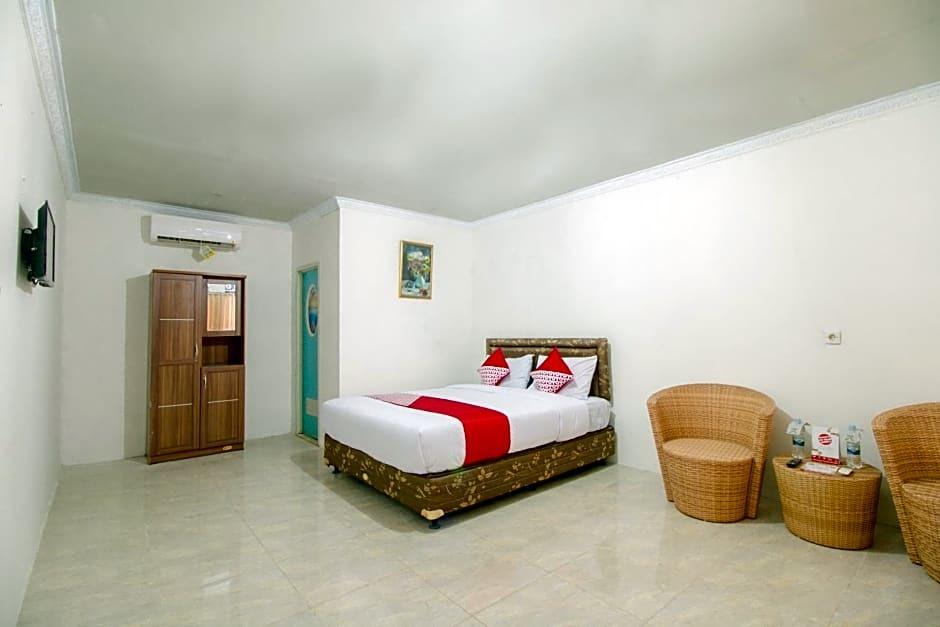 Сисолок: Oyo 921 Hotel Ratu Pantai