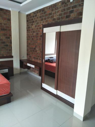 Петумбак: Hotel Rumah Kost Kualanamu