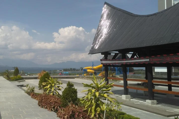 Озеро Тоба: Labersa Hotel & Convention Centre Toba