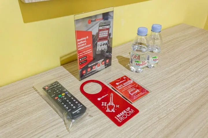 Суракарта: RedDoorz near Puro Mangkunegaran