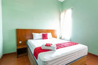 Суракарта: RedDoorz near Puro Mangkunegaran