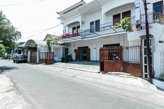 Суракарта: RedDoorz near Puro Mangkunegaran