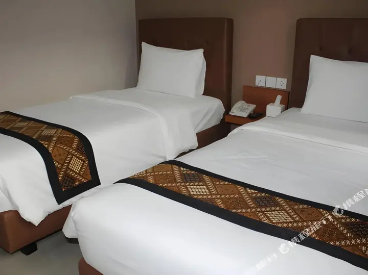 Тегал: Mr J Suites Hotel Tegal
