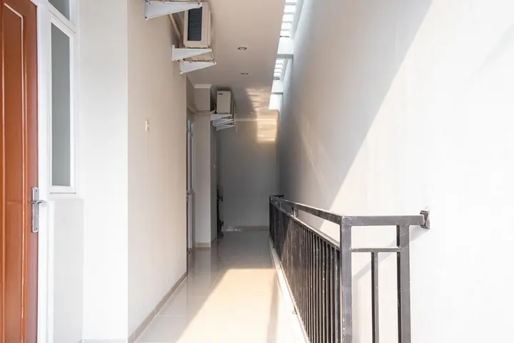 Тангеранг: Reddoorz Near Bandara City Mall Tangerang