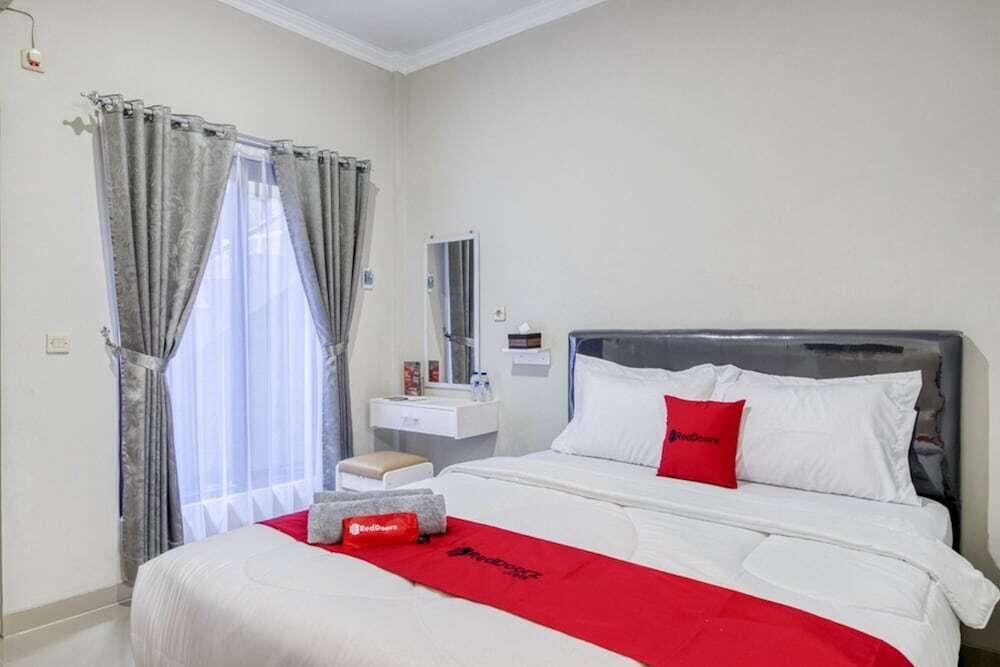 Батуретно: RedDoorz Syariah near Universitas PGRI Yogyakarta
