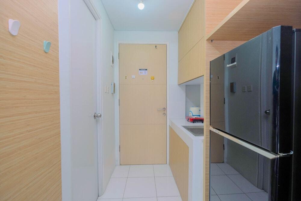 Тангеранг: Simple and Minimalist Studio Apartment at Ayodhya Residences