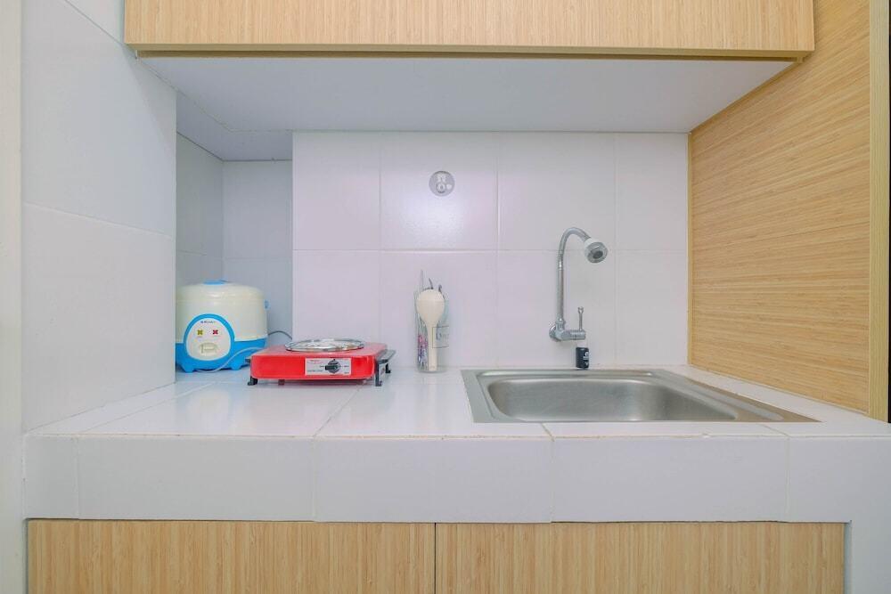 Тангеранг: Simple and Minimalist Studio Apartment at Ayodhya Residences