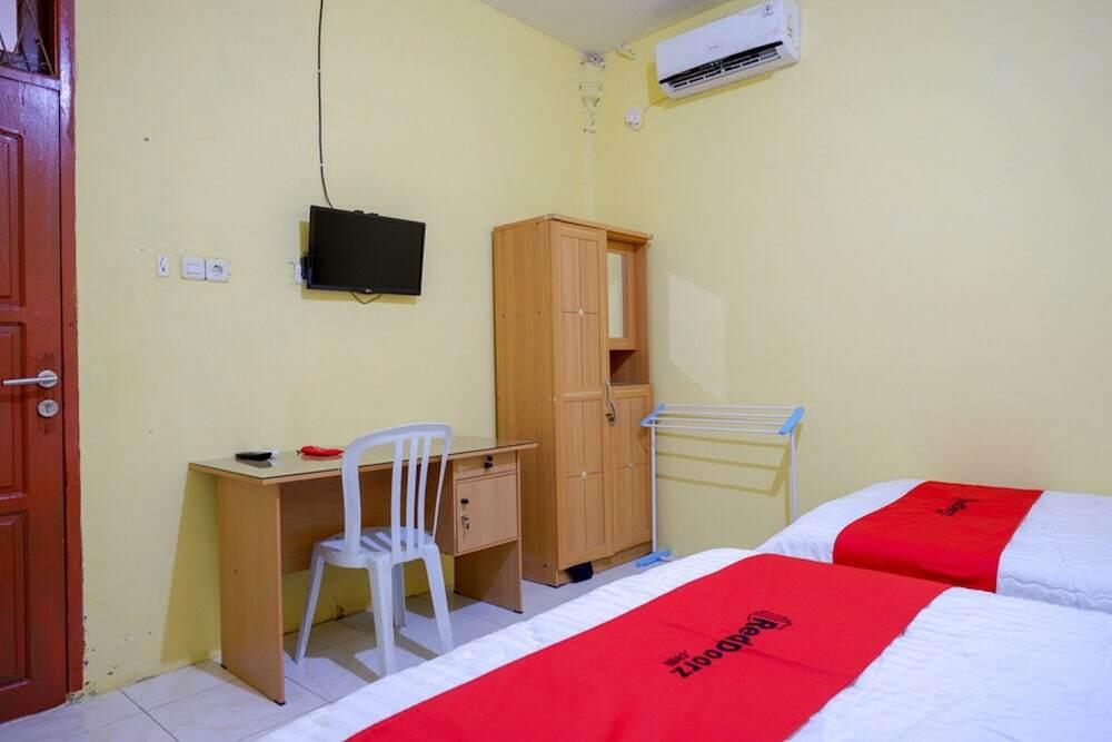 Палу: RedDoorz near Universitas Alkhairaat Palu