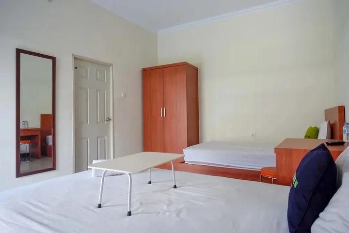 Депок: Reddoorz Plus @ Jakal Bawah 3