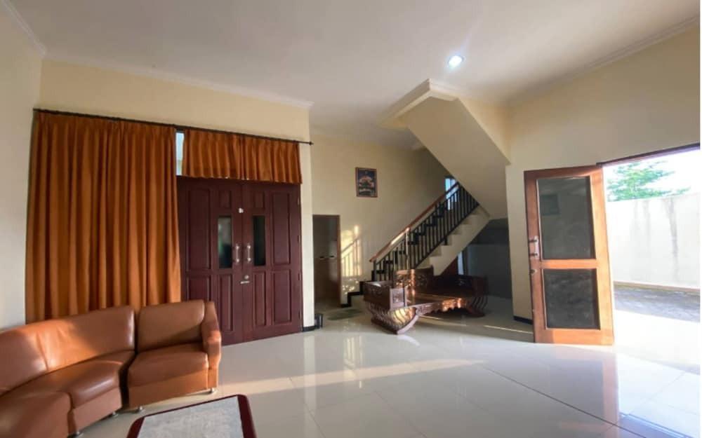 Батуретно: Manyar Sewu Homestay