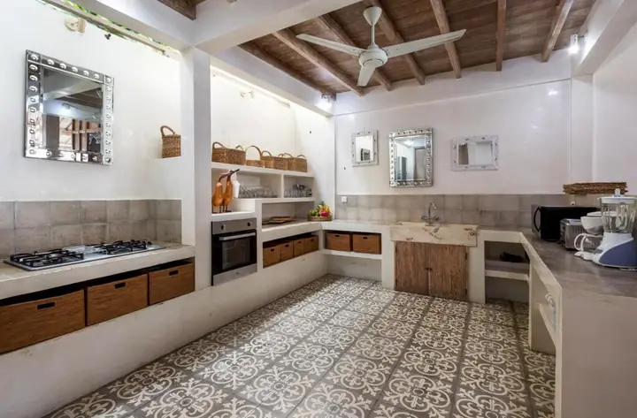 Кута: Villa Putih in Kuta with 4 bedrooms and 3 bathrooms