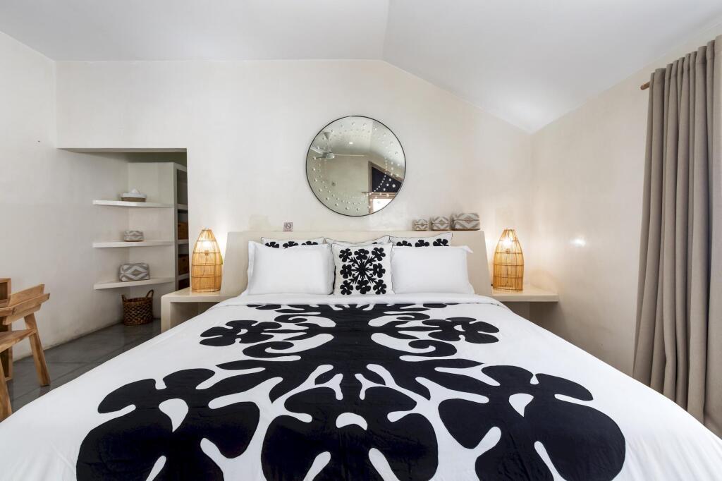 Villa Putih in Kuta with 4 bedrooms and 3 bathrooms — фото 2