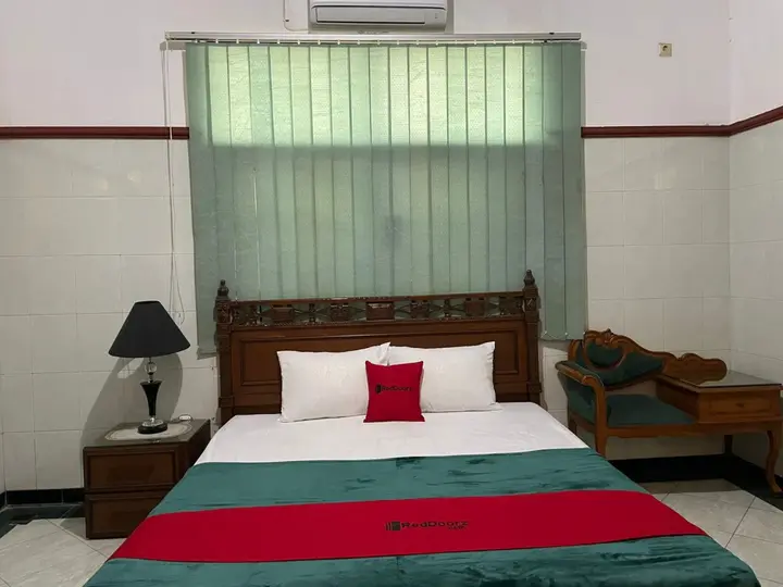 Сурабая: RedDoorz Syariah @ Karang Pilang