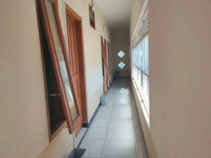 Суракарта: D'Yolland Guesthouse