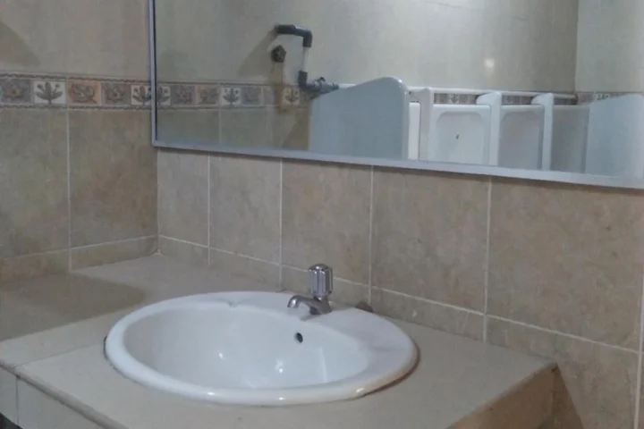 Озеро Тоба: Olibert Hotel Parapat Ajibata