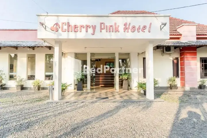 Reddoorz Plus @ Jl Kh Wahid Hasyim Medan — фото 1