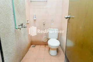 Медан: Reddoorz Plus @ Jl Kh Wahid Hasyim Medan