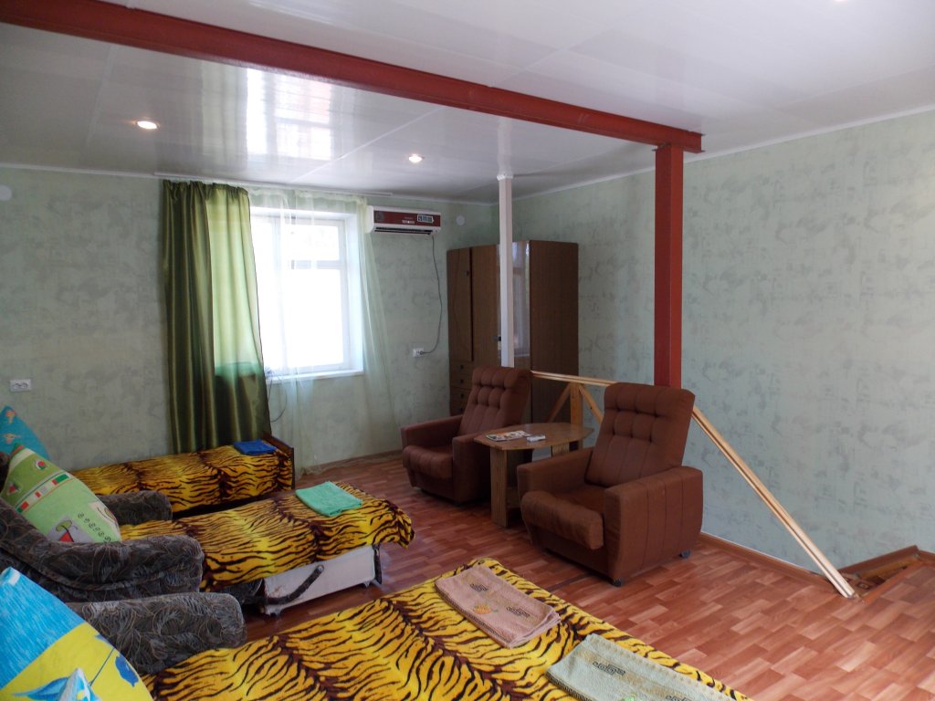 Ейск: Na Nizhnesadovoy Apartment
