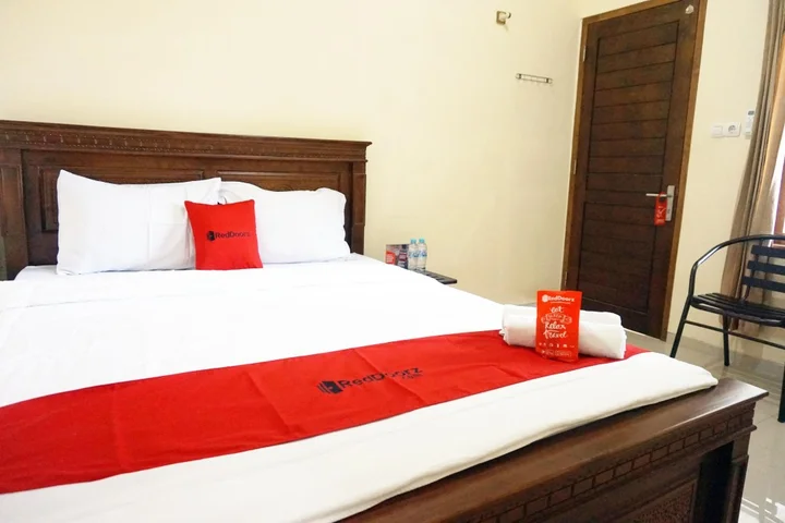 Маланг: RedDoorz @ Jalan Kedawung