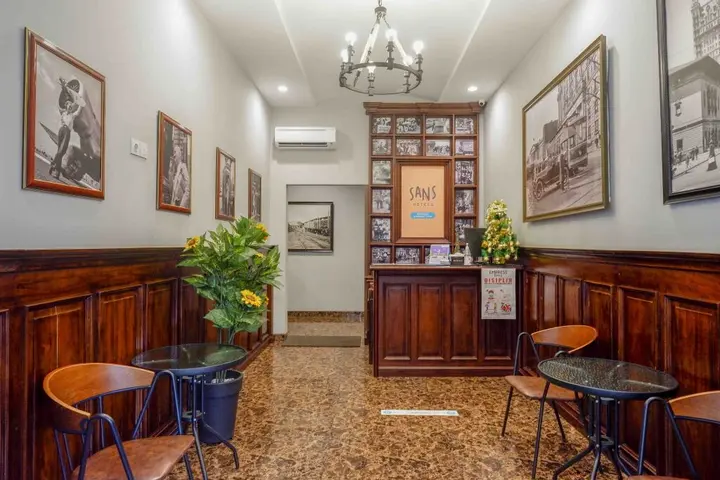 Семаранг: Sans Hotel Empress Simpang Lima