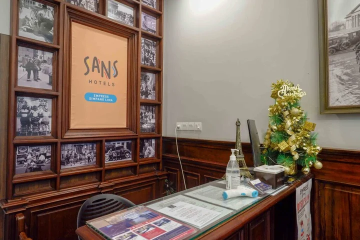 Семаранг: Sans Hotel Empress Simpang Lima