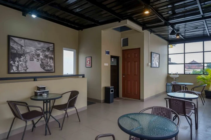 Семаранг: Sans Hotel Empress Simpang Lima
