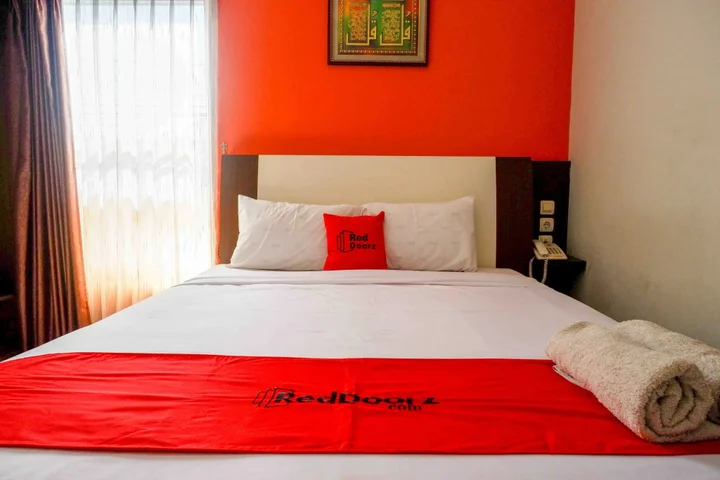 Батуретно: RedDoorz Syariah near Museum Wayang Kekayon