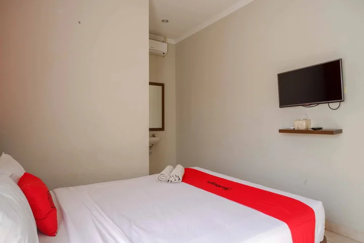 Батуретно: RedDoorz Syariah near Museum Wayang Kekayon